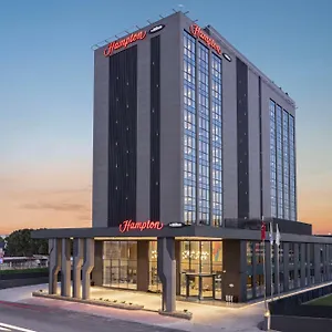 Hotel Hampton By Hilton Airport