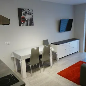 apartament-sandra.karpacz-hotel.com/